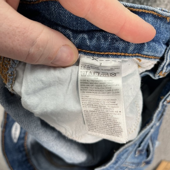 Old Navy Shorts Womens 2 Blue Boyfriend Cut Off Distressed Denim Preppy Casual - Picture 9 of 9